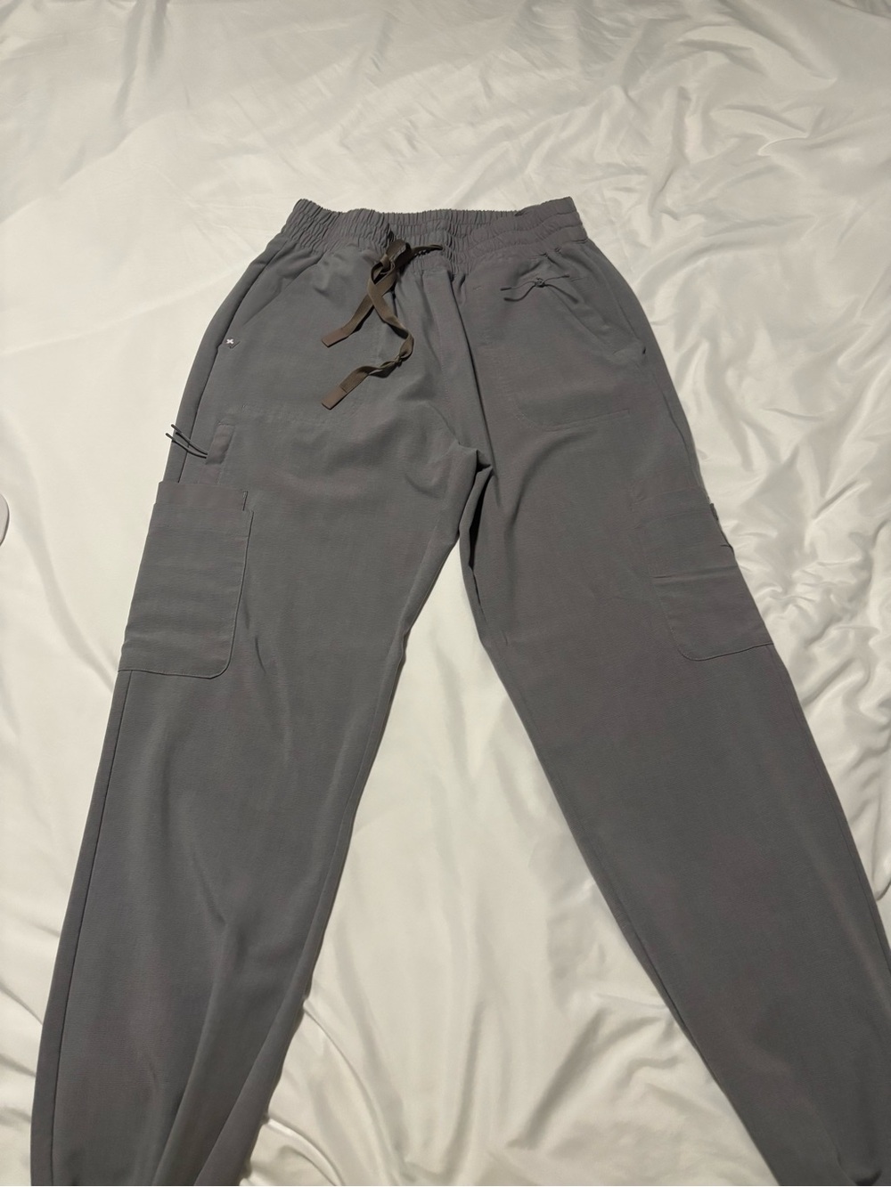 FIGS -High waisted Slim Jogger Scrub Pants size medium-